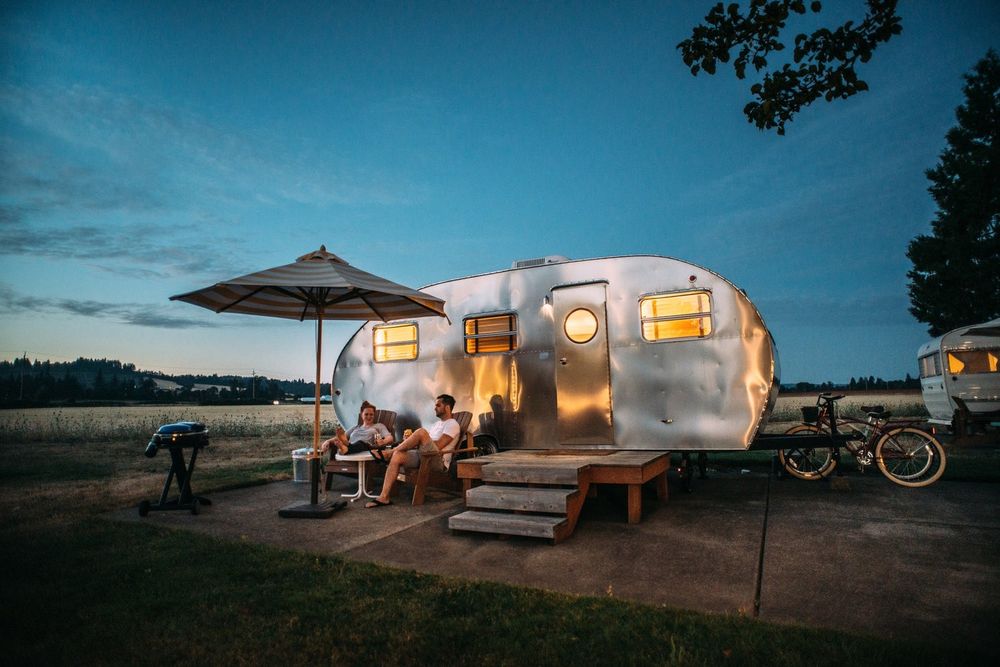 Wohnwagen am Abend