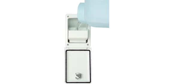 Wasserbefüllklappe mit Trichter